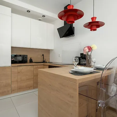 Stylish With Underground Parking And A Perfect Location By Renters Appartement *