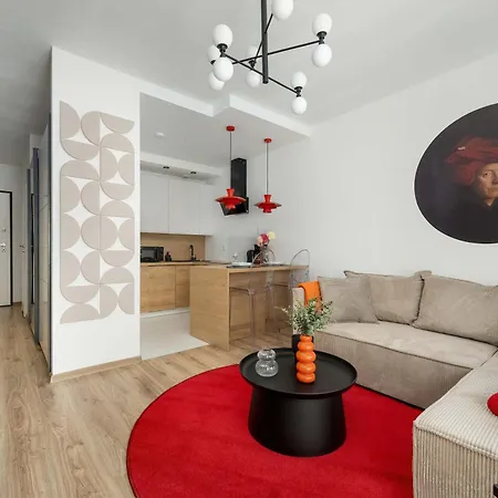 Stylish With Underground Parking And A Perfect Location By Renters Apartment *