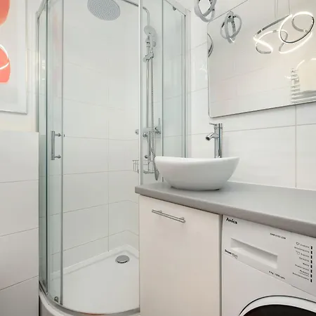 Stylish With Underground Parking And A Perfect Location By Renters 公寓 *